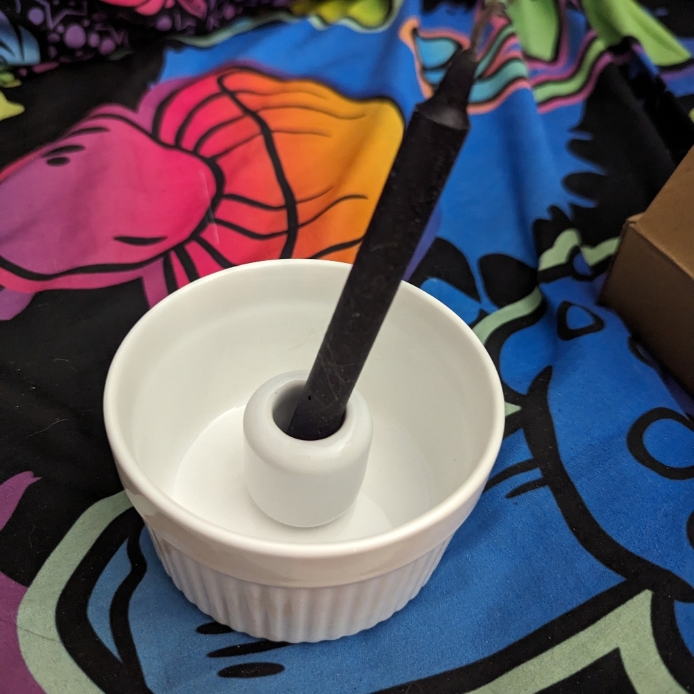 Protection spell bowl. Comes with your choice or black or white candle